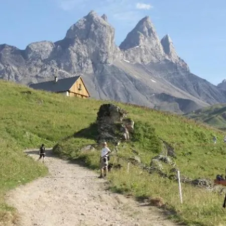 Camping Tipi Avec Terrasse Pour 4 Pers, - Api-1-52-1302